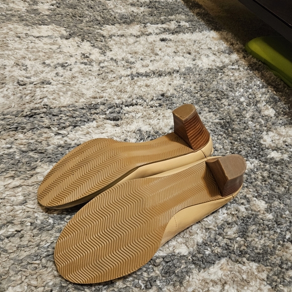 Ellen Tracy Shoes - Picture 3 of 4